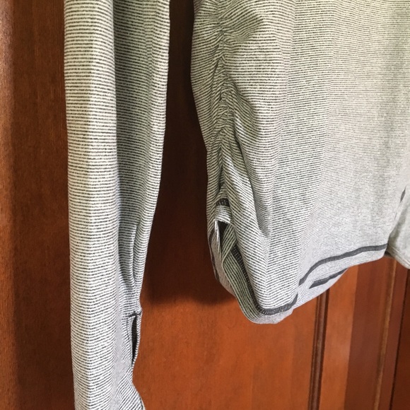 Lucy.com athleisure top - Picture 4 of 4